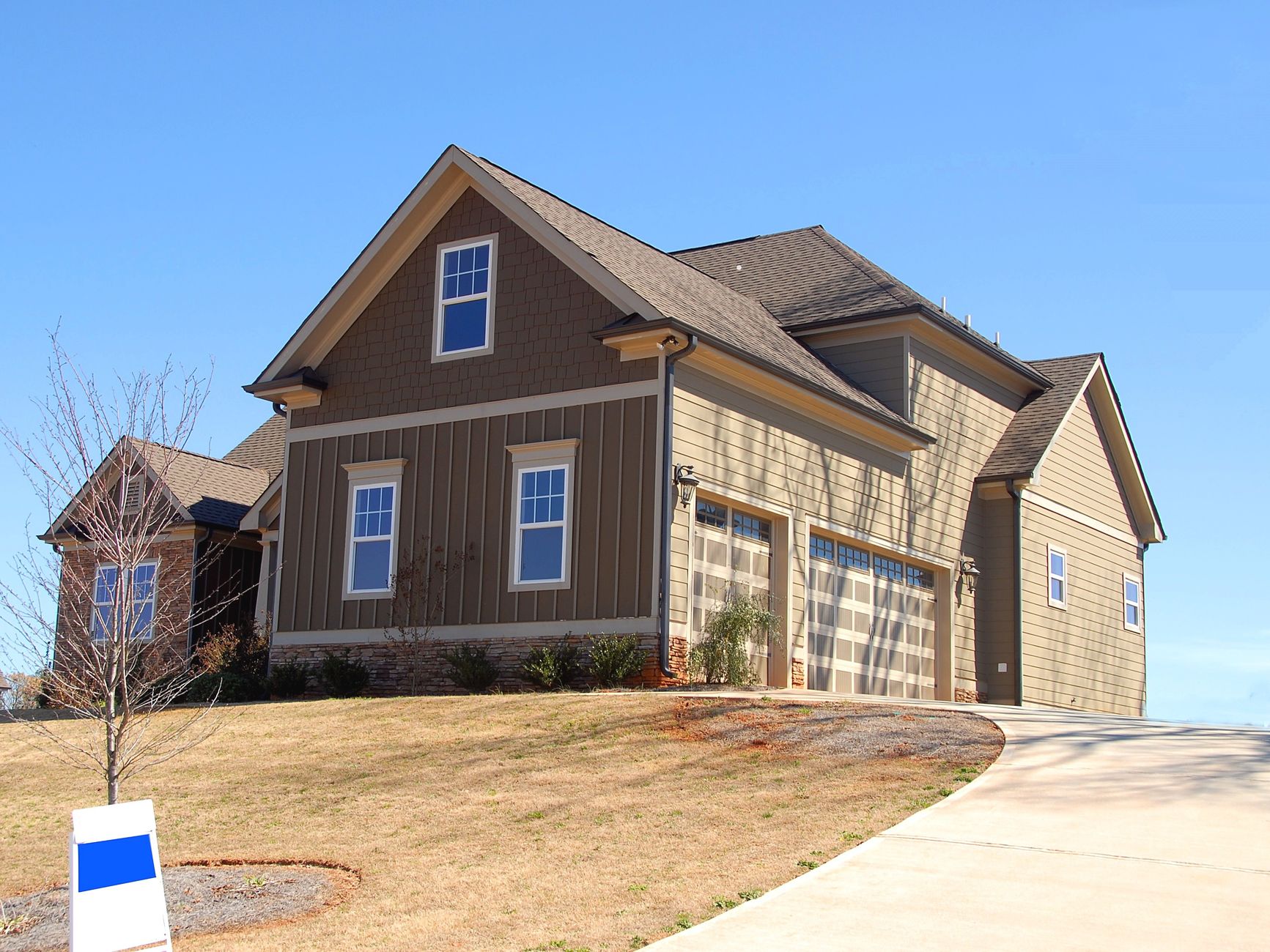 Wilmington Garage Door Pros licensed garage door repair technicians in Wilmington, NC